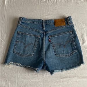 Levi’s womens Ribcage shorts